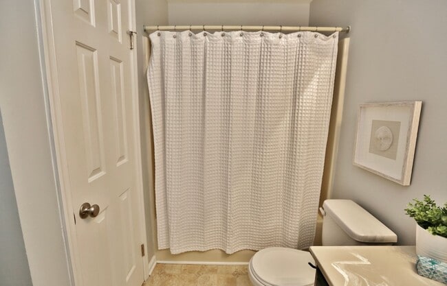 Building Photo - Beautifully Updated Townhome In Ocean Lake...