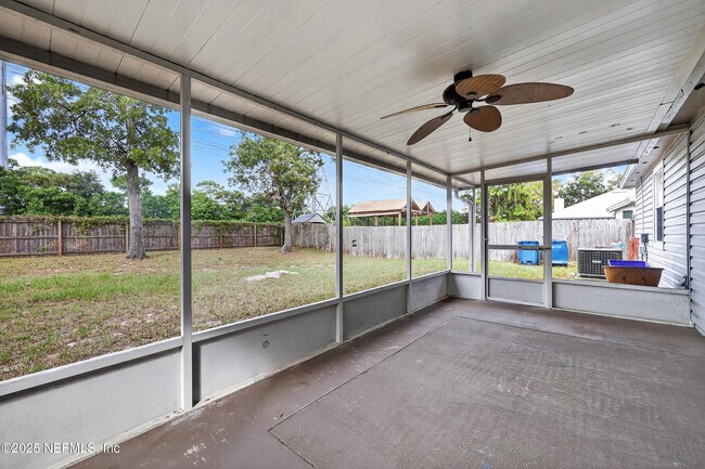 Building Photo - 12119 Cancun Dr