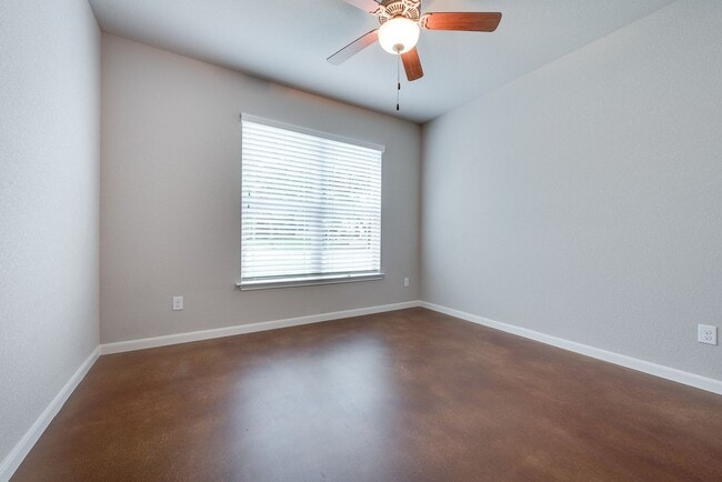 Building Photo - 2538 S University Dr