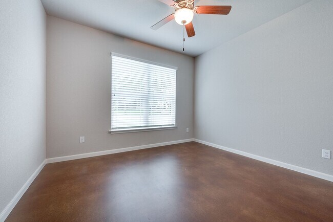 Building Photo - 2539 Rogers Ave