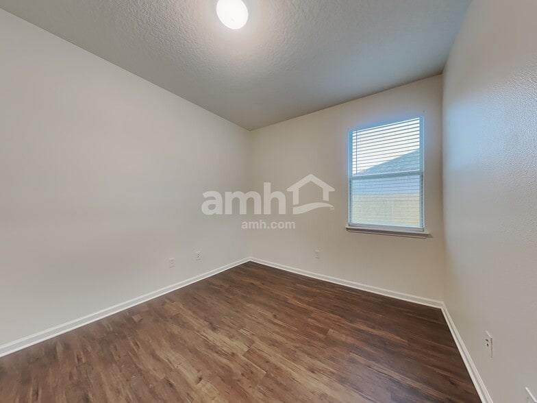 Building Photo - 9672 Woodstone Mill