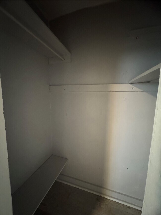 Building Photo - 46 Lake Ave