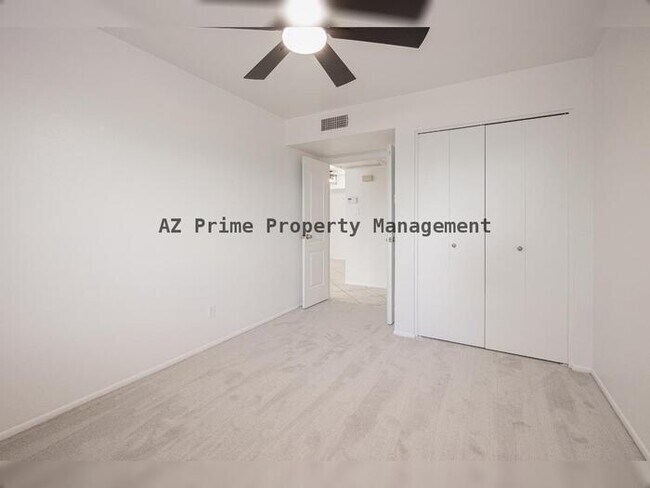 Building Photo - 7950 E Starlight Way
