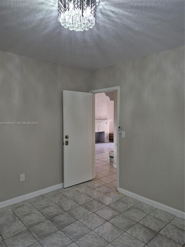 Building Photo - 28 NE 49th St