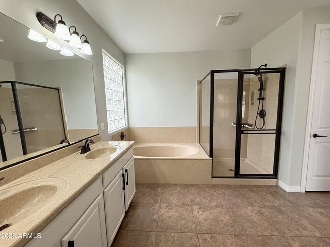 Building Photo - 2472 E Mead Dr