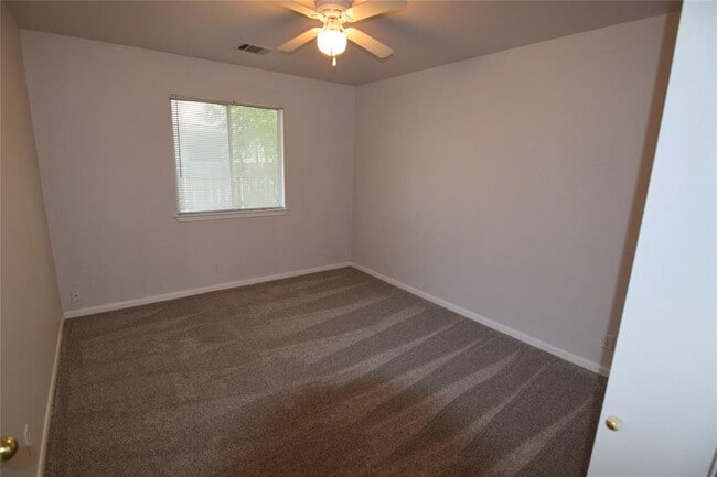 Building Photo - 380 Zebra Dr