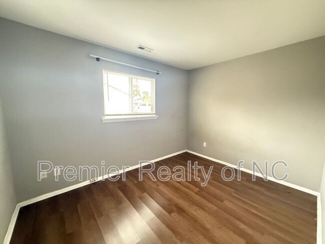 Building Photo - 2906 Navajo Ave