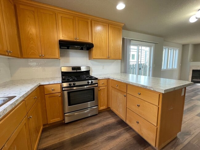 Building Photo - Lovely St Johns Home with Attached Garage, Outdoor Space, Washer/Dryer In Unit