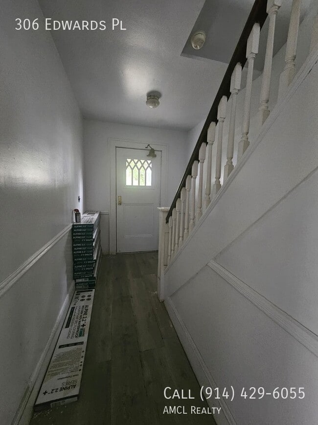 Building Photo - 306 Edwards Pl