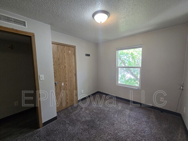 Building Photo - 64 Miller Ave SW