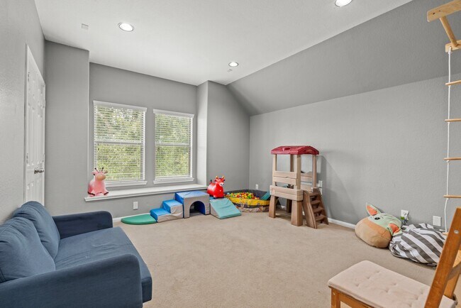 Building Photo - 14402 Hazeldale Dr