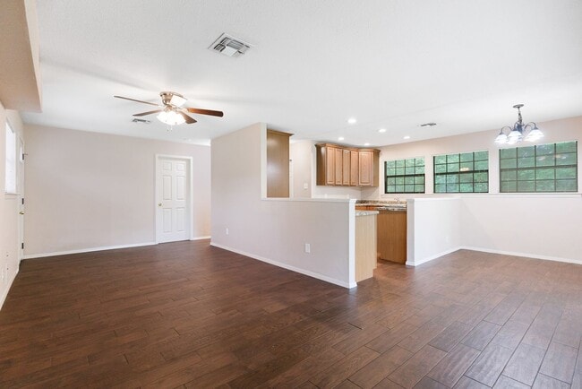 Building Photo - 9423 Aqua Dr