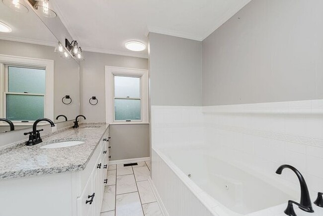 Building Photo - Elegant Updated Meridian-Kessler Home on E...