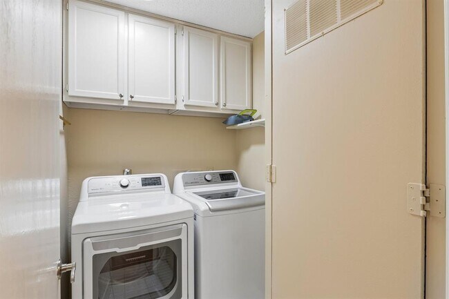 Building Photo - 8340 Fathom Cir