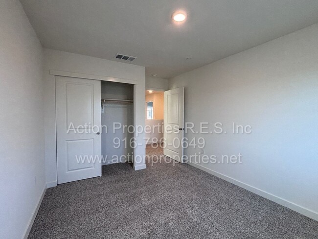 Building Photo - Amoruso Ranch Roseville: Brand new Solar DR Horton 4 Bedroom 2.5 Bath, Open Floor Plan,