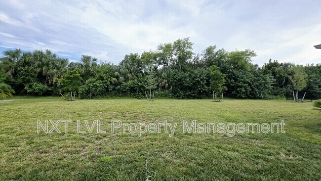 Building Photo - 804 Heather Lk Ave