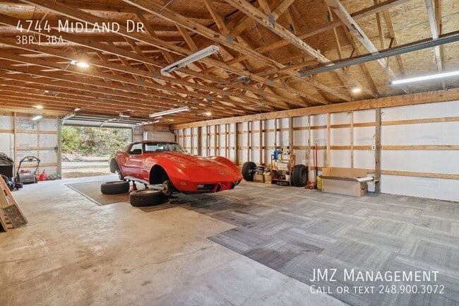 Building Photo - 4744 Midland Dr