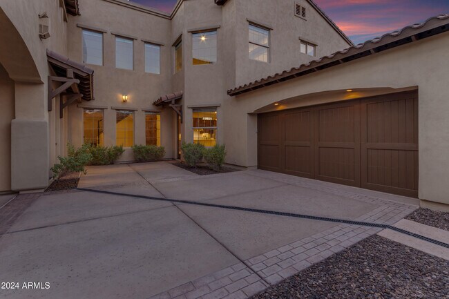 Building Photo - 2322 E Samantha Way