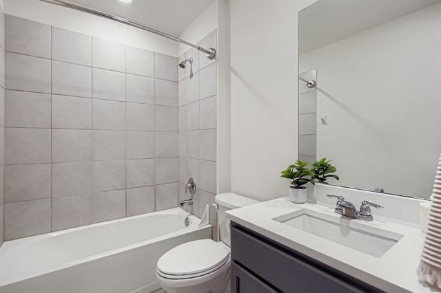 Building Photo - 2940 Goodrich St