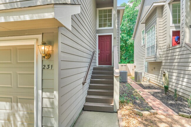 Building Photo - 231 Blushwood Pl