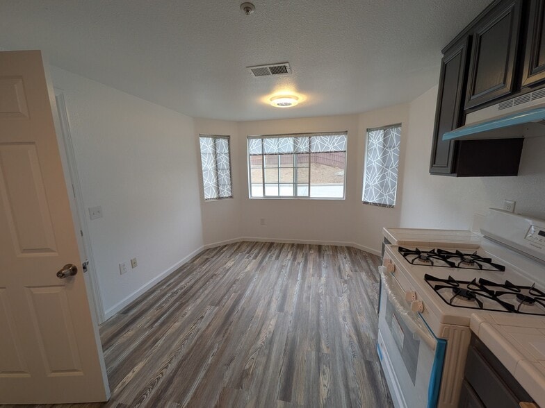 Building Photo - 583 Hildale Cir