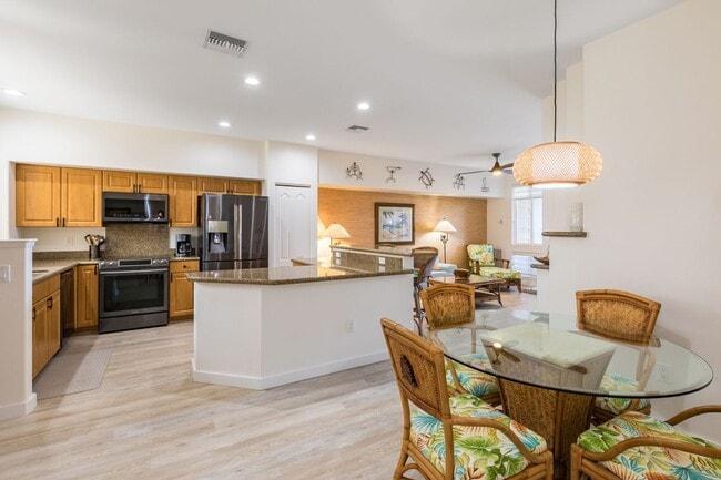 Building Photo - Furnished 2 Bedroom Condo in Town!