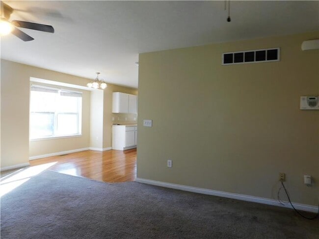 Building Photo - 6512 Oak Crest Dr