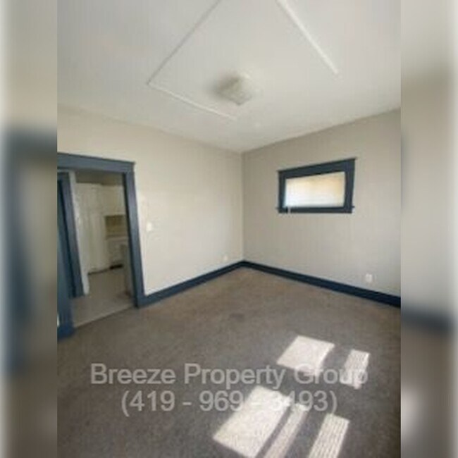 Building Photo - 295 E Broadway St