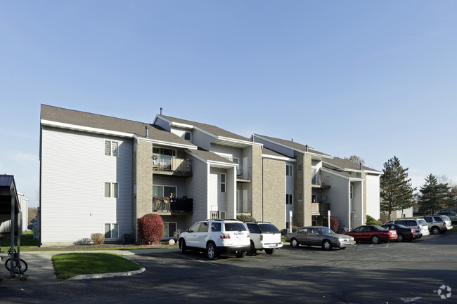 Building Photo - Bay Pointe Apartments