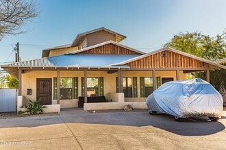 Building Photo - Modern 3 Bed 3 Bath - Less than 1 Mile to University of Arizona