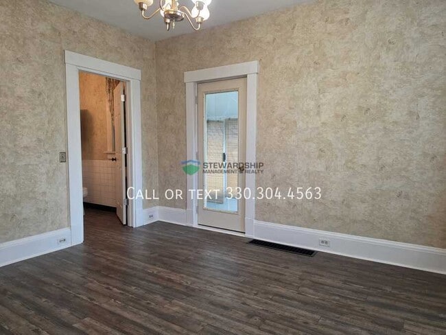 Building Photo - 213 Chestnut Ave NE