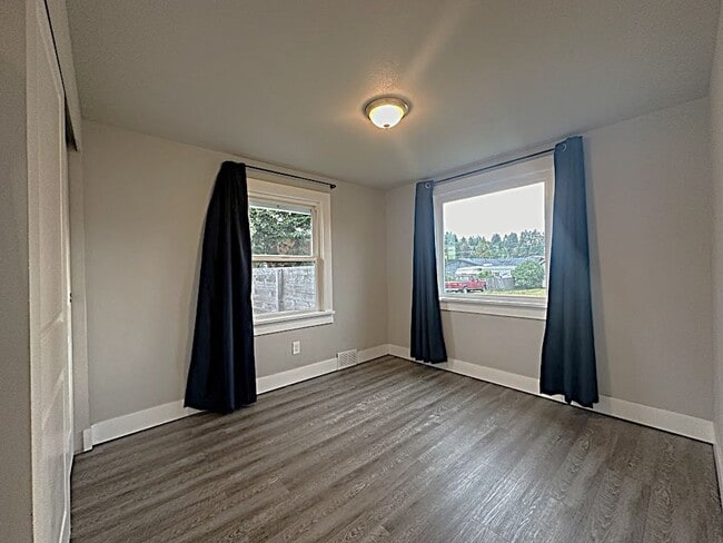 Building Photo - Cozy Meets Chic – 2BR Home with Outdoor Bliss!