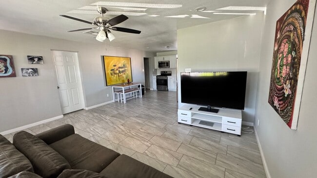 Building Photo - Renovated 4 Bedroom, 2 Bathroom Home in a Prime Phoenix Location!
