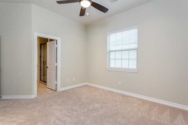 Building Photo - 11131 Olympia Dr