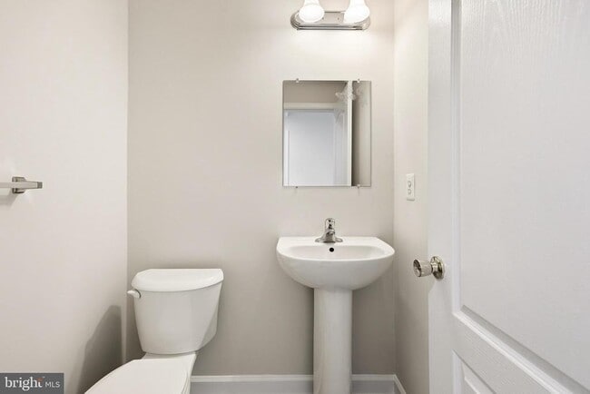 Building Photo - 743 Collington Ct