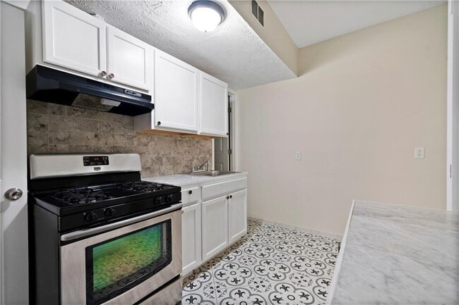 Building Photo - 3323 Old Oaks Rd