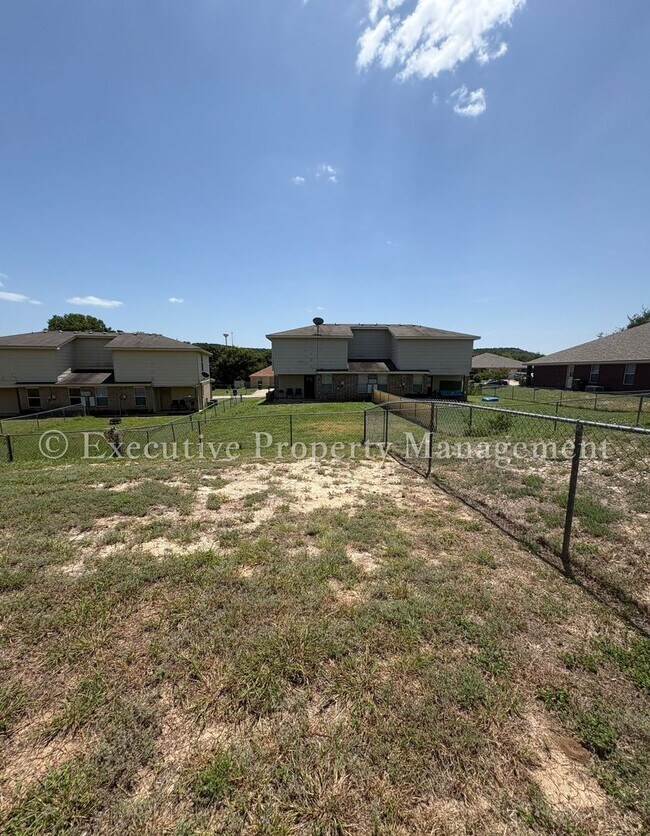 Building Photo - 208 Janelle Dr