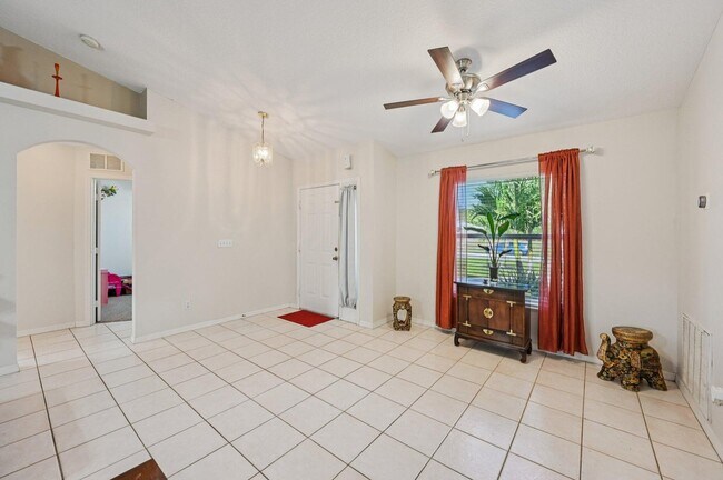 Building Photo - 5920 NW Wolverine Rd