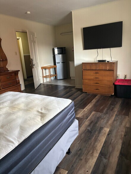 Building Photo - 1635 Centre Ave