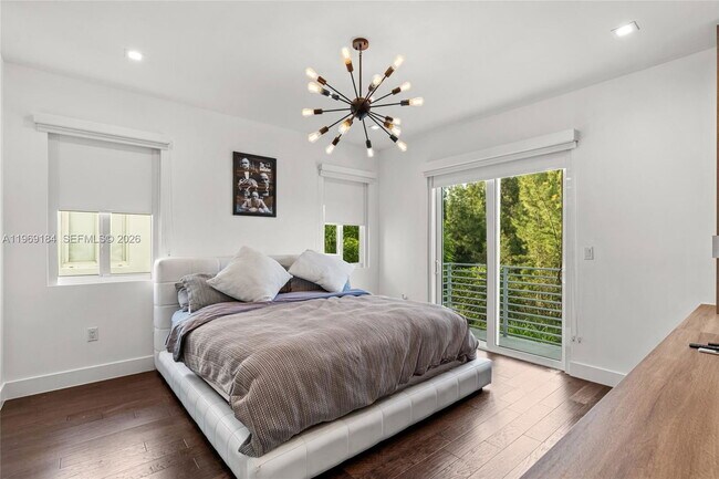 Building Photo - Northwest 68th Terrace, Doral, FL 33178 - 4 BR 3.5 BA single-family home