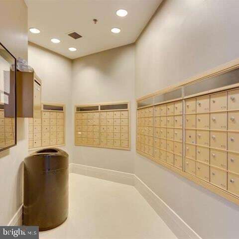 Building Photo - 1625 International Dr