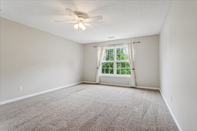 Building Photo - Spacious home in Fernbrook community and J...