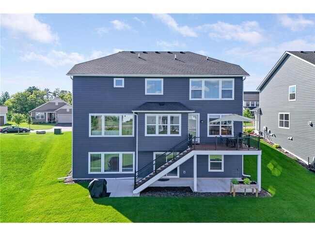 Building Photo - 10675 40th St N