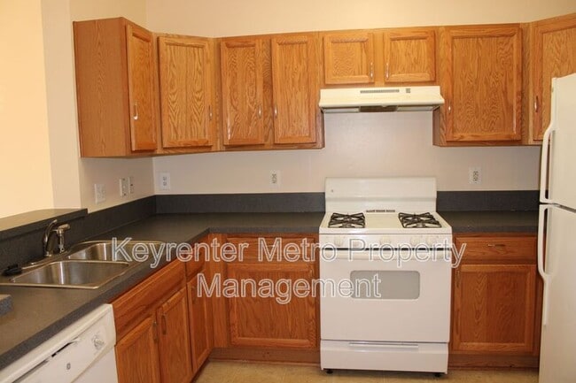 Building Photo - 1321 Karen Blvd