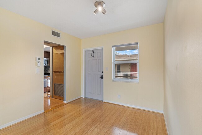 Building Photo - 1510 SE 15th St