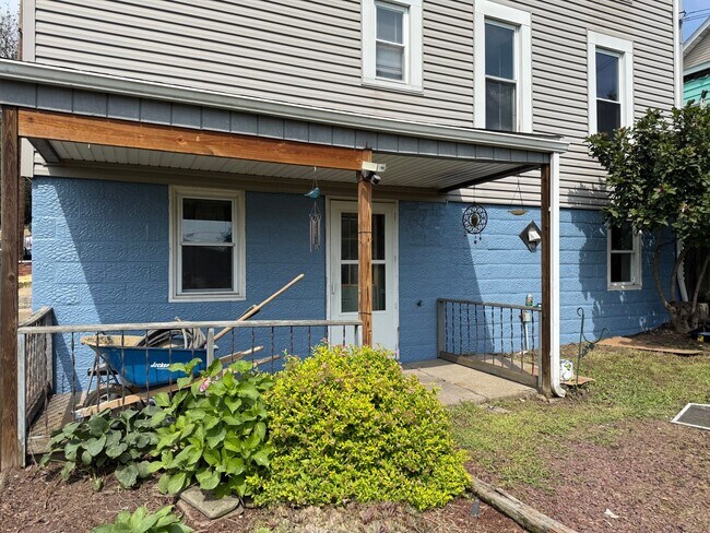Building Photo - 126 N Broadway St