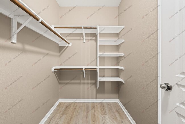 Building Photo - 513 Wedgwood Dr