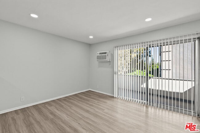 Building Photo - 15286 Sutton St