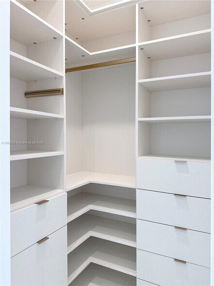 Building Photo - 2655 S Bayshore Dr
