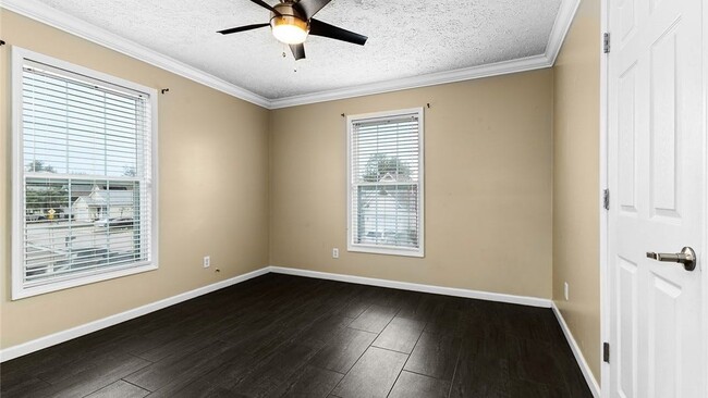 Building Photo - 406 Leawood Cir